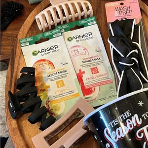 6 Piece BEAUTY BUNDLE - CONAIR Hair Wrap, 2 GARNIER Face Masks, 2 Hair Clips